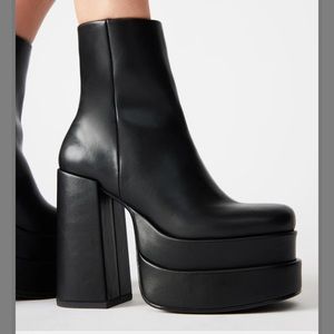 Steve Madden Cobra black leather platform boots